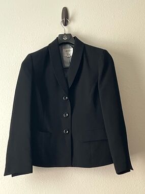Le Suit Sleek Black Classy Shawl-Collar Three-Button Blazer, Size 10